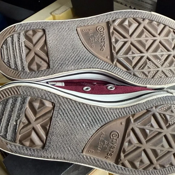 Converse maroon high top sneakers - Picture 5 of 5